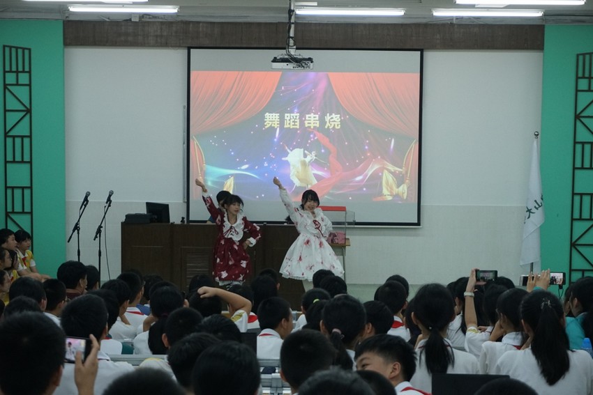 中大附小六年级毕业活动圆满成功