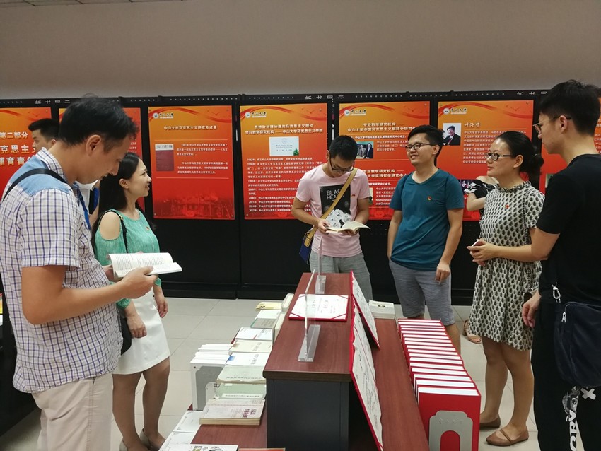 附小支部党员参观“笃行与薪传”系列展览活动
